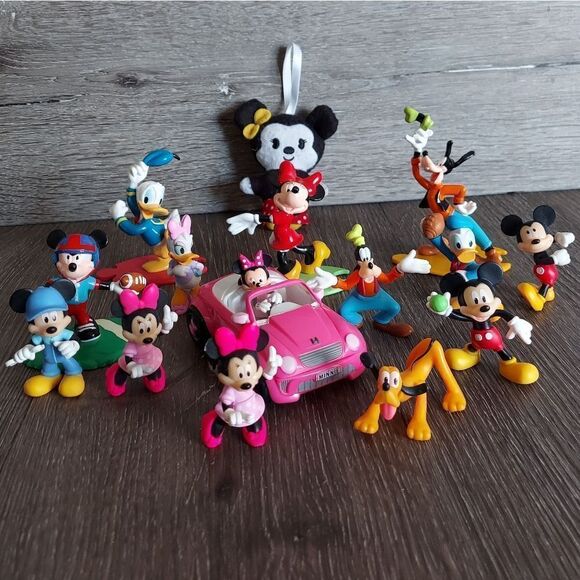 Disney Mickey Mouse and Friends 15 Collectible Figures - Picture 1 of 3